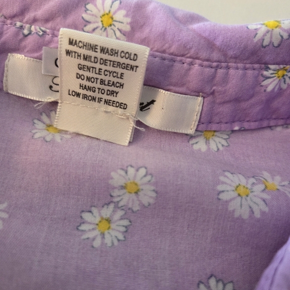 Daisy Pattern Button-Up Crop Top - Picture 4 of 8